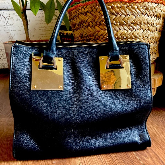 Danier Sage" metal black leather satchel with gold trimmings - Picture 2 of 16